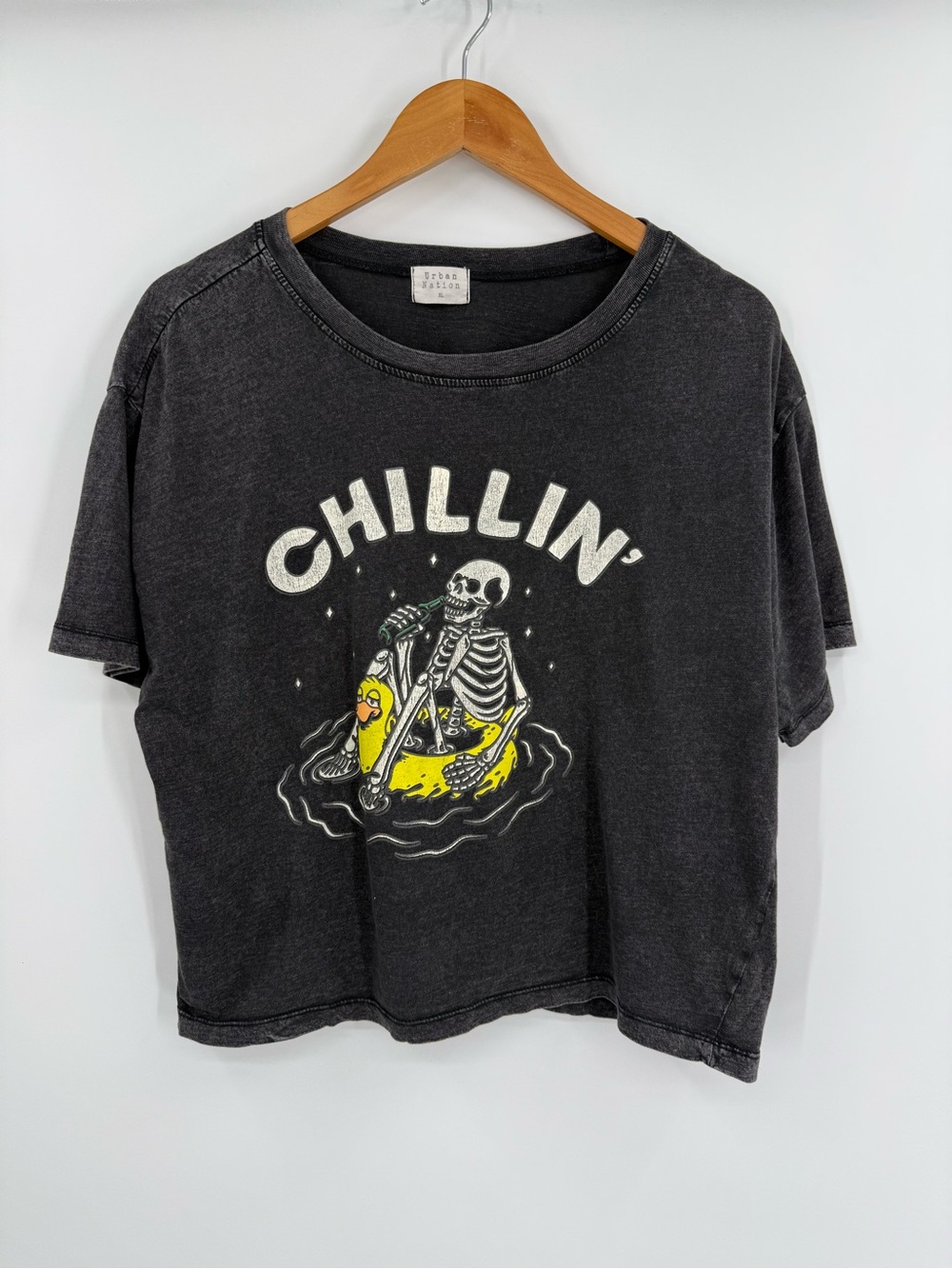Urban Nation Chillin' Skeleton Cropped Short Sleeve Graphic Tee | Black | XL